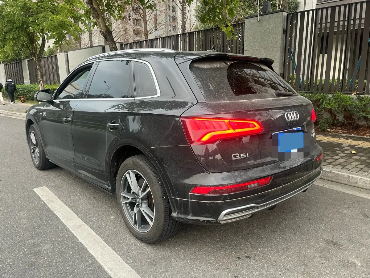 2020 Audi Q5L 2.0T 190HP L4 7DCT,autocango,china used car exporter,china ev exporter,chinese used car exporter,chinese used ev exporter