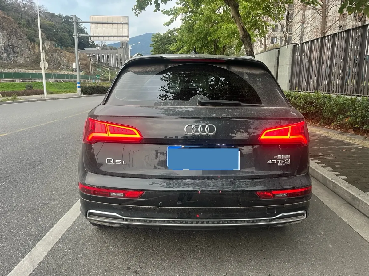 2020 Audi Q5L 2.0T 190HP L4 7DCT,autocango,china used car exporter,china ev exporter,chinese used car exporter,chinese used ev exporter