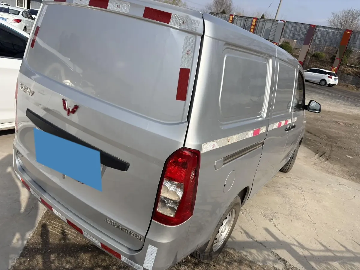 2019 WuLing RongGuang V 1.5L 99HP L4 6MT,autocango,china used car exporter,china ev exporter,chinese used car exporter,chinese used ev exporter