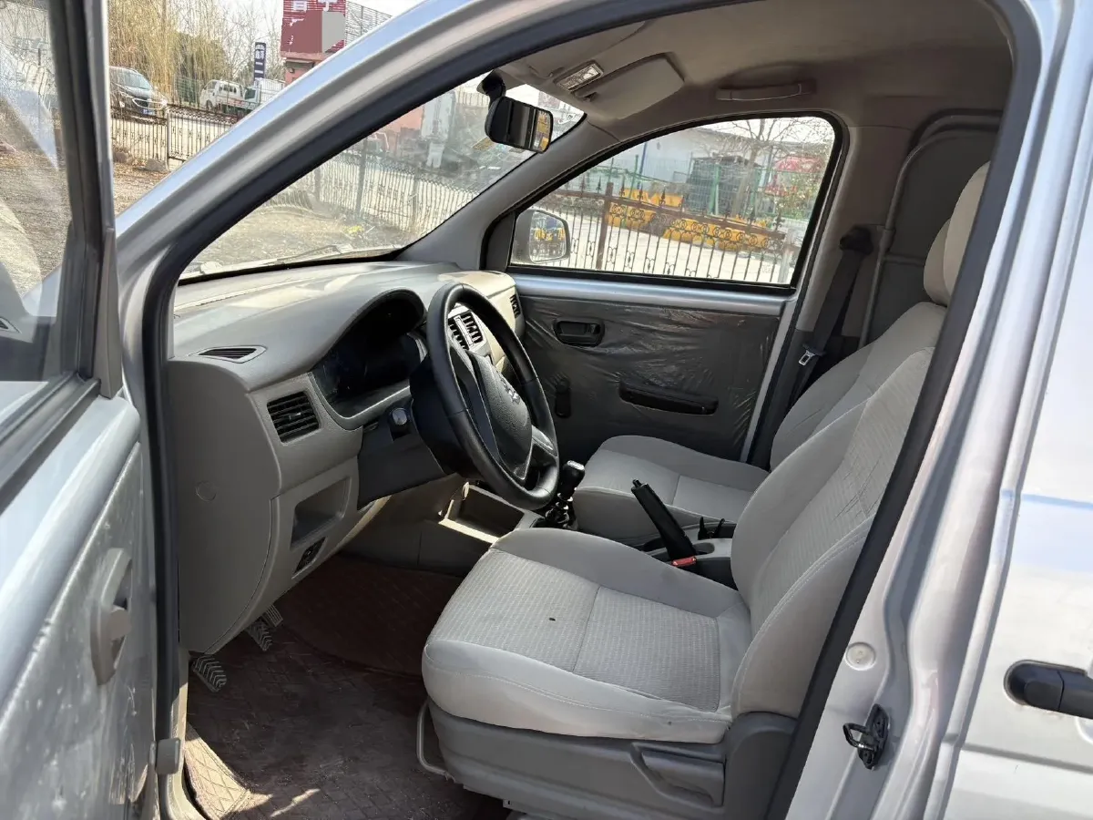2019 WuLing RongGuang V 1.5L 99HP L4 6MT,autocango,china used car exporter,china ev exporter,chinese used car exporter,chinese used ev exporter