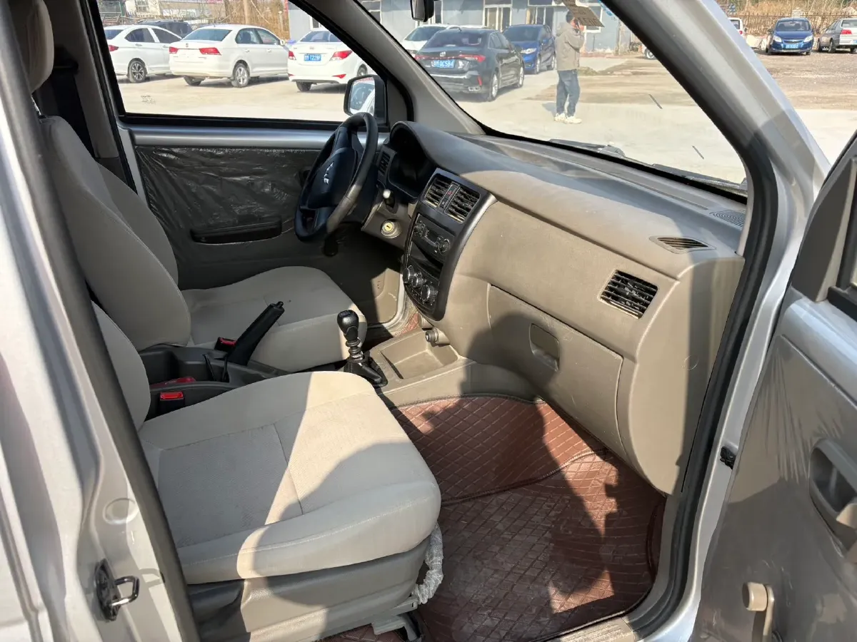 2019 WuLing RongGuang V 1.5L 99HP L4 6MT,autocango,china used car exporter,china ev exporter,chinese used car exporter,chinese used ev exporter