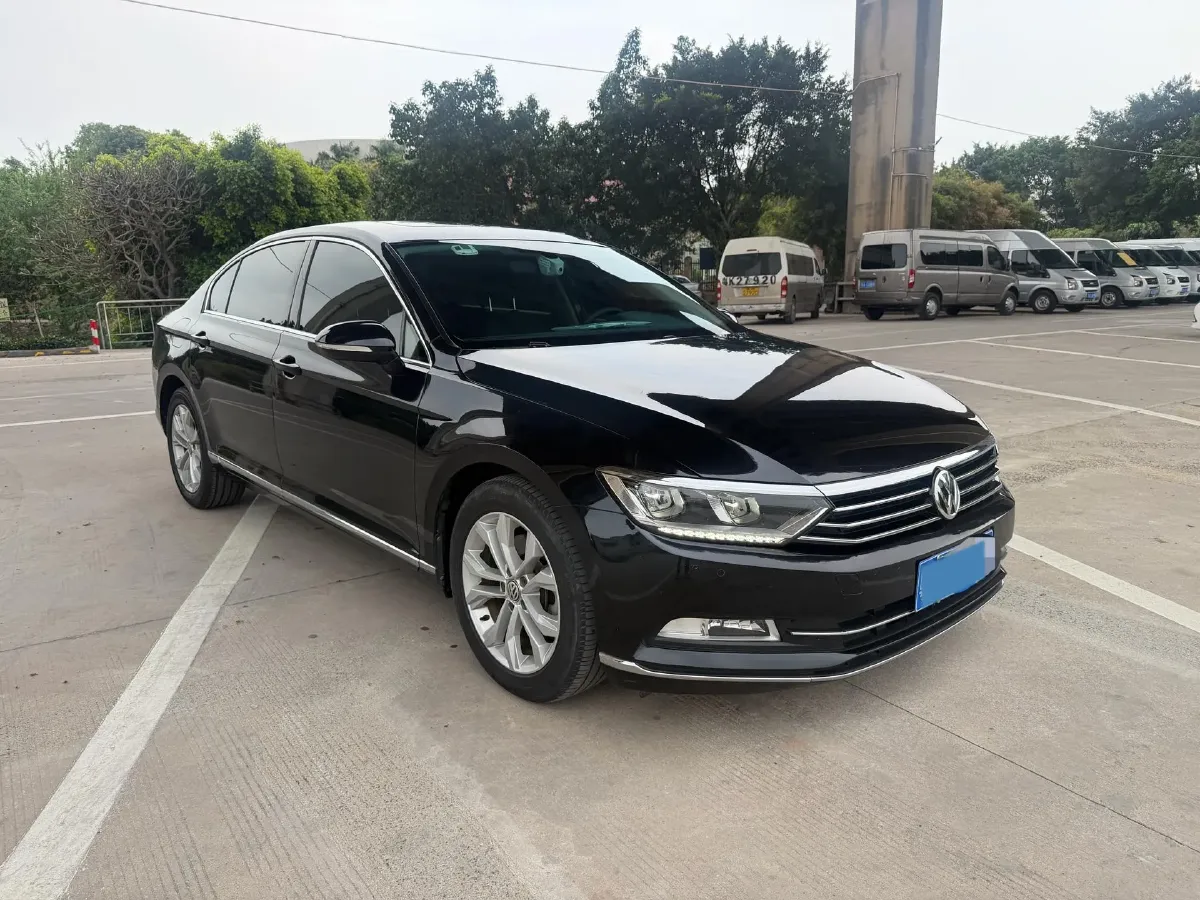 2019 Volkswagen Magotan 2.0T 186HP L4 7DCT,autocango,china used car exporter,china ev exporter,chinese used car exporter,chinese used ev exporter