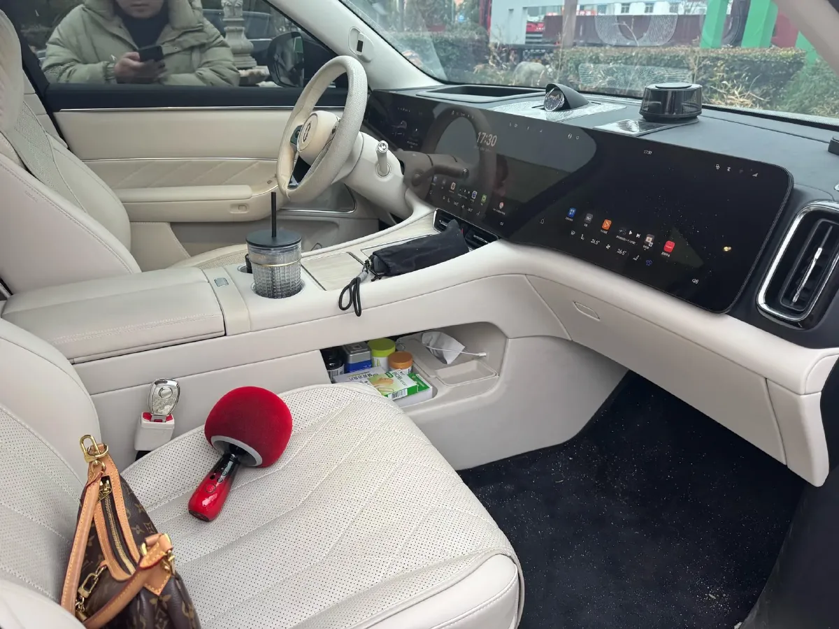 2025 AITO AITO M8 REEV 160HP REEV 53.4KWH,autocango,china used car exporter,china ev exporter,chinese used car exporter,chinese used ev exporter