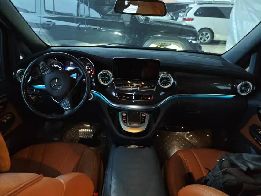 2020 Mercedes-Benz V Class 2.0T 211HP L4 9AT,autocango,china used car exporter,china ev exporter,chinese used car exporter,chinese used ev exporter