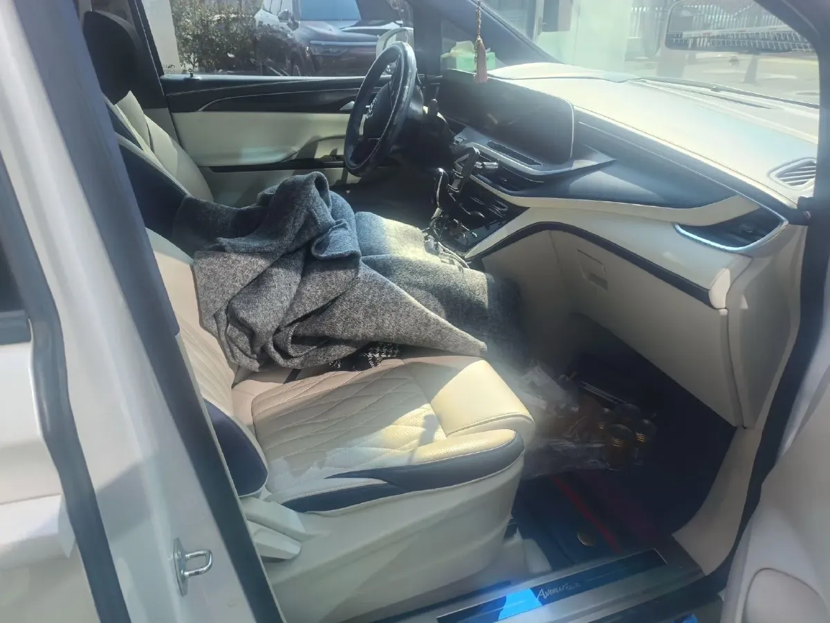 2022 Buick GL8 2.0T 237HP L4 9AT,autocango,china used car exporter,china ev exporter,chinese used car exporter,chinese used ev exporter