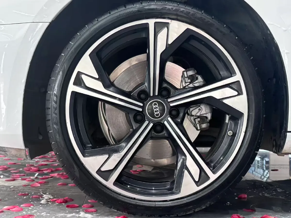 2023 Audi A4L 2.0T 190HP L4 7DCT,autocango,china used car exporter,china ev exporter,chinese used car exporter,chinese used ev exporter