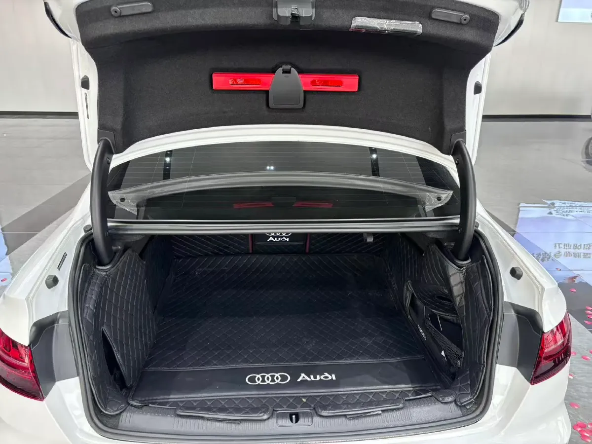 2023 Audi A4L 2.0T 190HP L4 7DCT,autocango,china used car exporter,china ev exporter,chinese used car exporter,chinese used ev exporter