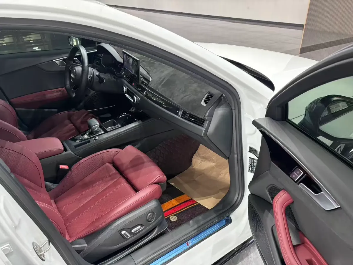 2023 Audi A4L 2.0T 190HP L4 7DCT,autocango,china used car exporter,china ev exporter,chinese used car exporter,chinese used ev exporter