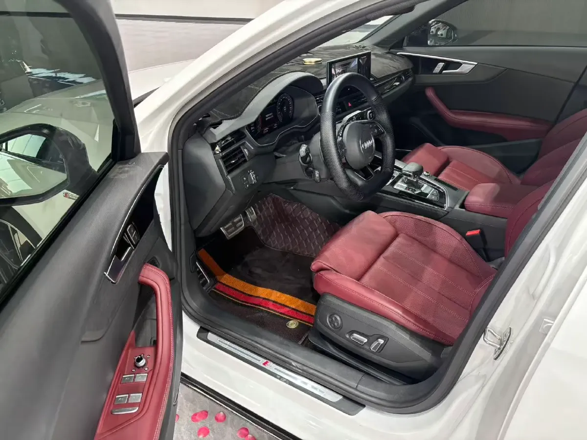 2023 Audi A4L 2.0T 190HP L4 7DCT,autocango,china used car exporter,china ev exporter,chinese used car exporter,chinese used ev exporter