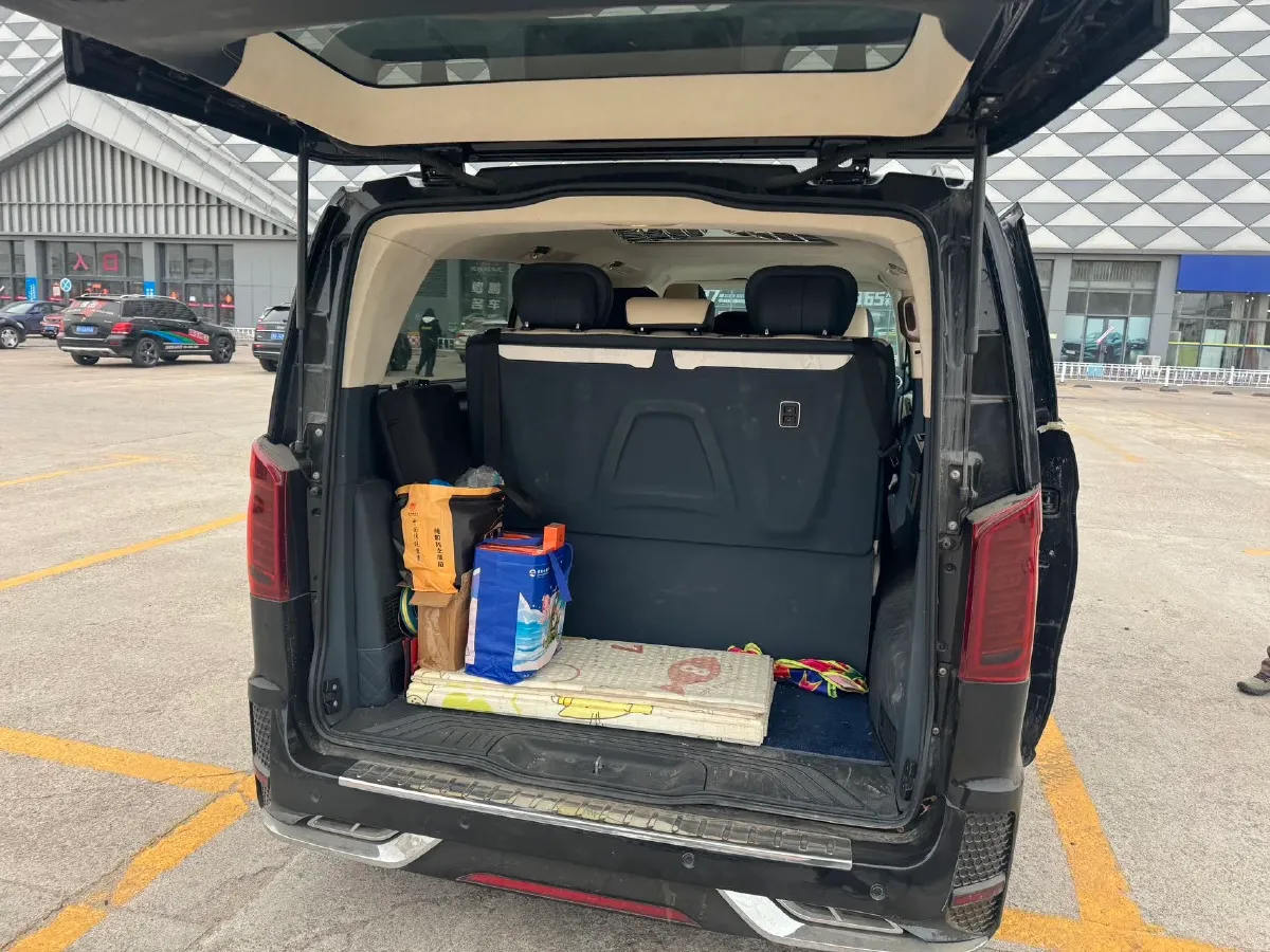 2021 Mercedes-Benz Vito 2.0T 211HP L4 9AT,autocango,china used car exporter,china ev exporter,chinese used car exporter,chinese used ev exporter