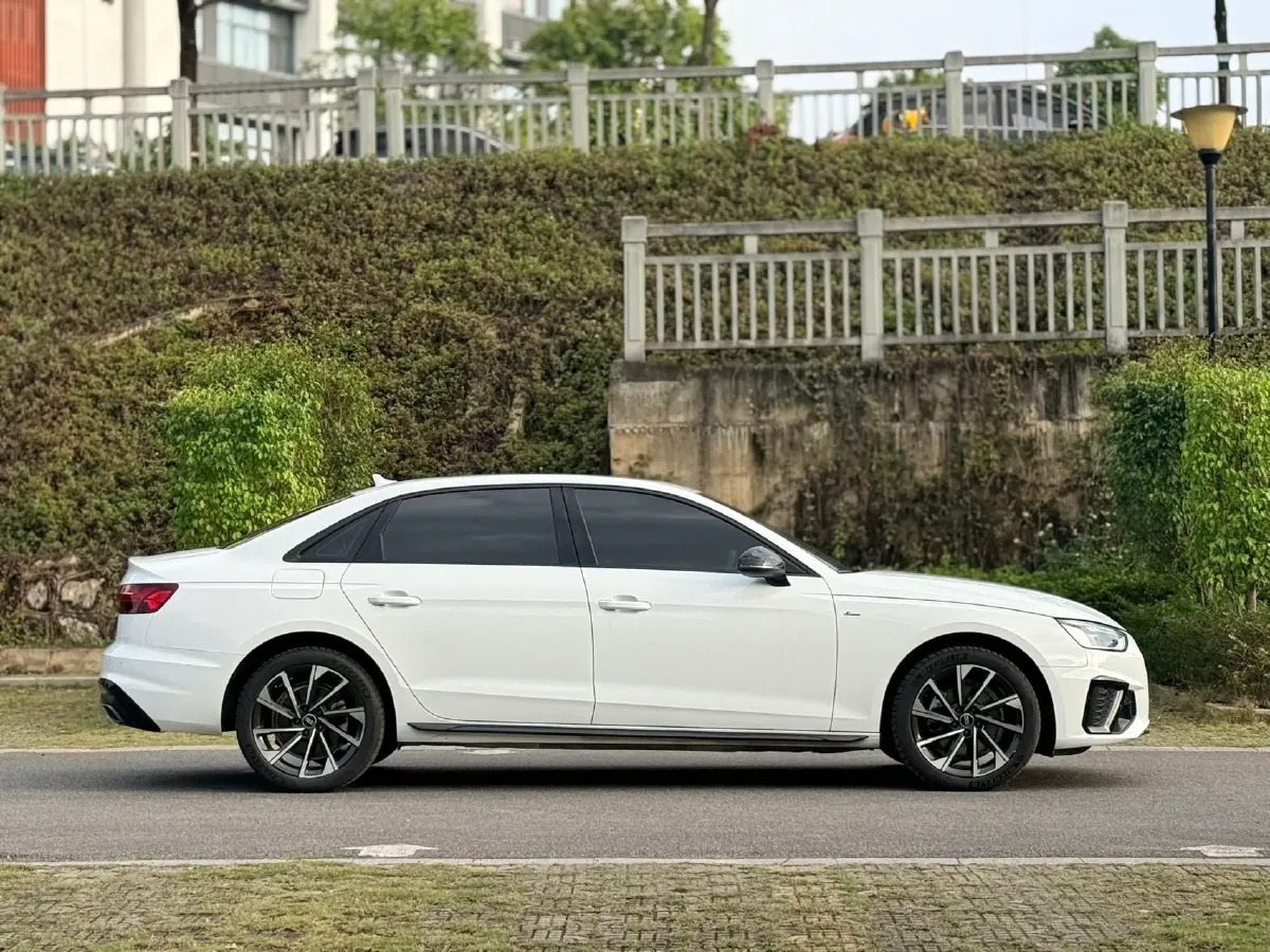 2023 Audi A4L 2.0T 190HP L4 7DCT,autocango,china used car exporter,china ev exporter,chinese used car exporter,chinese used ev exporter