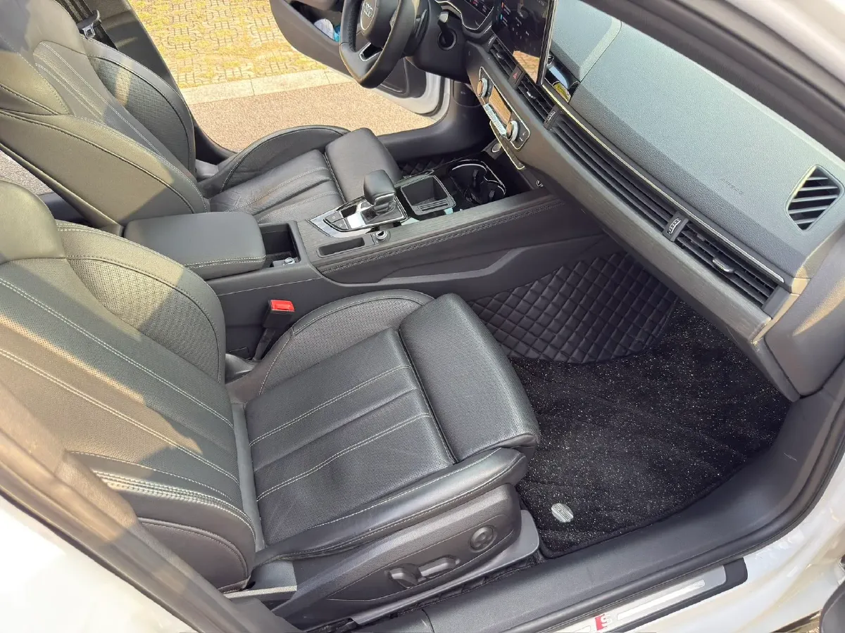 2023 Audi A4L 2.0T 190HP L4 7DCT,autocango,china used car exporter,china ev exporter,chinese used car exporter,chinese used ev exporter