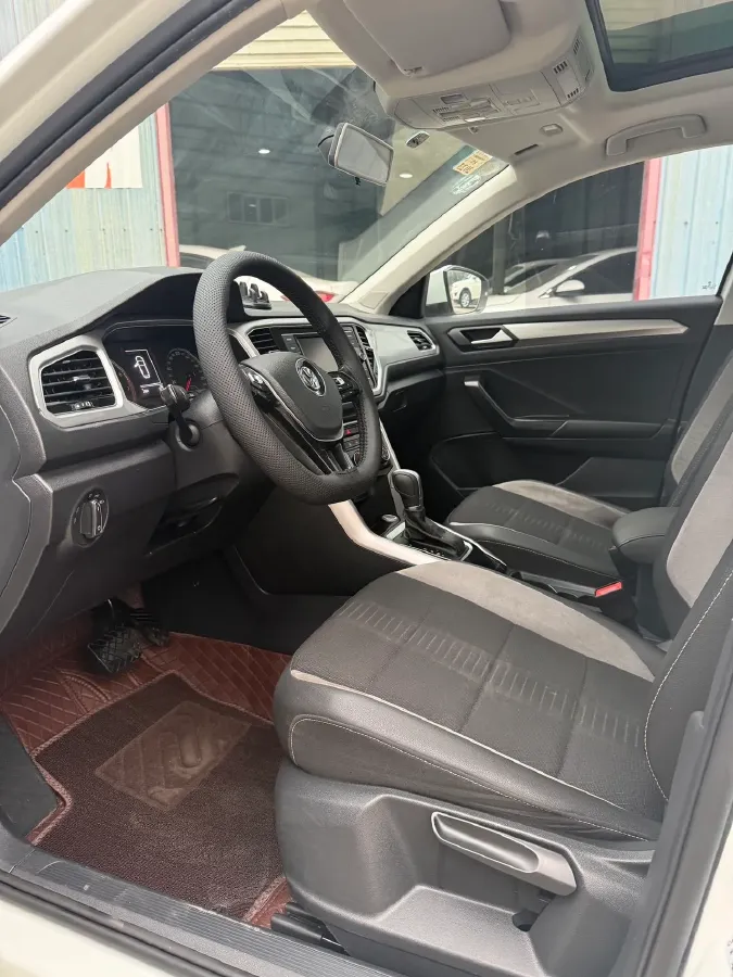 2021 Volkswagen T-Roc 1.4T 150HP L4 7DCT,autocango,china used car exporter,china ev exporter,chinese used car exporter,chinese used ev exporter