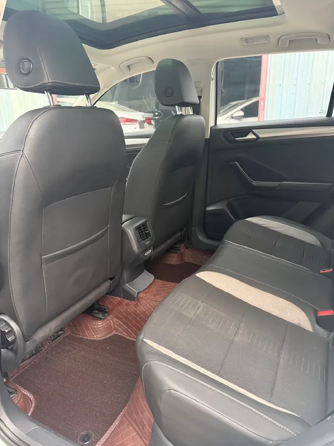 2021 Volkswagen T-Roc 1.4T 150HP L4 7DCT,autocango,china used car exporter,china ev exporter,chinese used car exporter,chinese used ev exporter