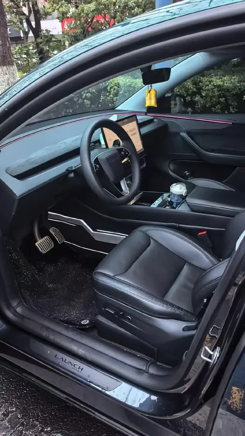 2025 Tesla Model Y L BEV,autocango,china used car exporter,china ev exporter,chinese used car exporter,chinese used ev exporter