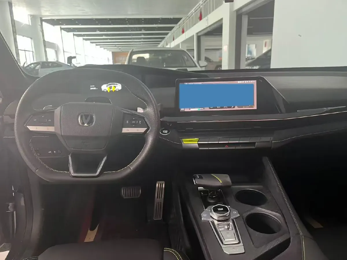 2022 ChangAn UNI-V 1.5T 188HP L4 7DCT,autocango,china used car exporter,china ev exporter,chinese used car exporter,chinese used ev exporter