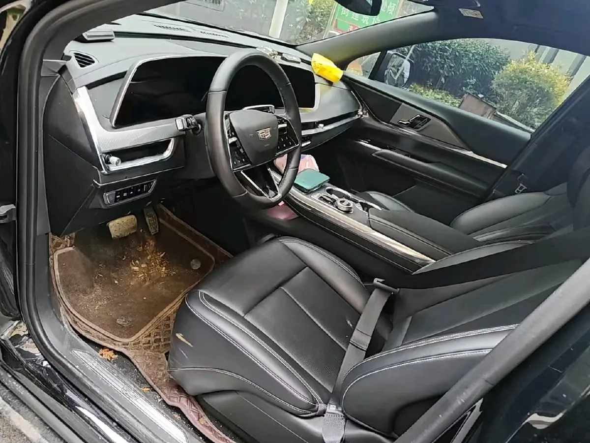 2025 Cadillac XT5 2.0T 237HP L4 9AT,autocango,china used car exporter,china ev exporter,chinese used car exporter,chinese used ev exporter