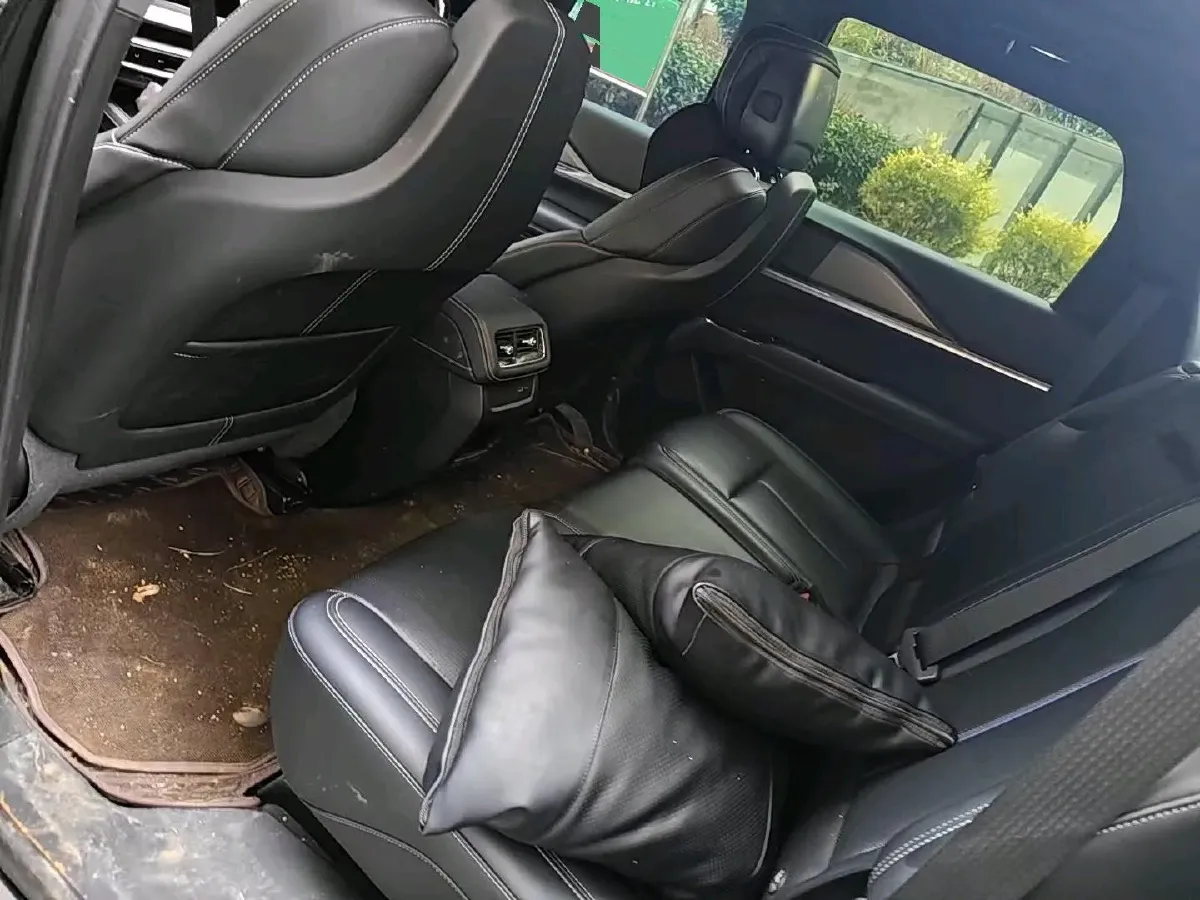 2025 Cadillac XT5 2.0T 237HP L4 9AT,autocango,china used car exporter,china ev exporter,chinese used car exporter,chinese used ev exporter