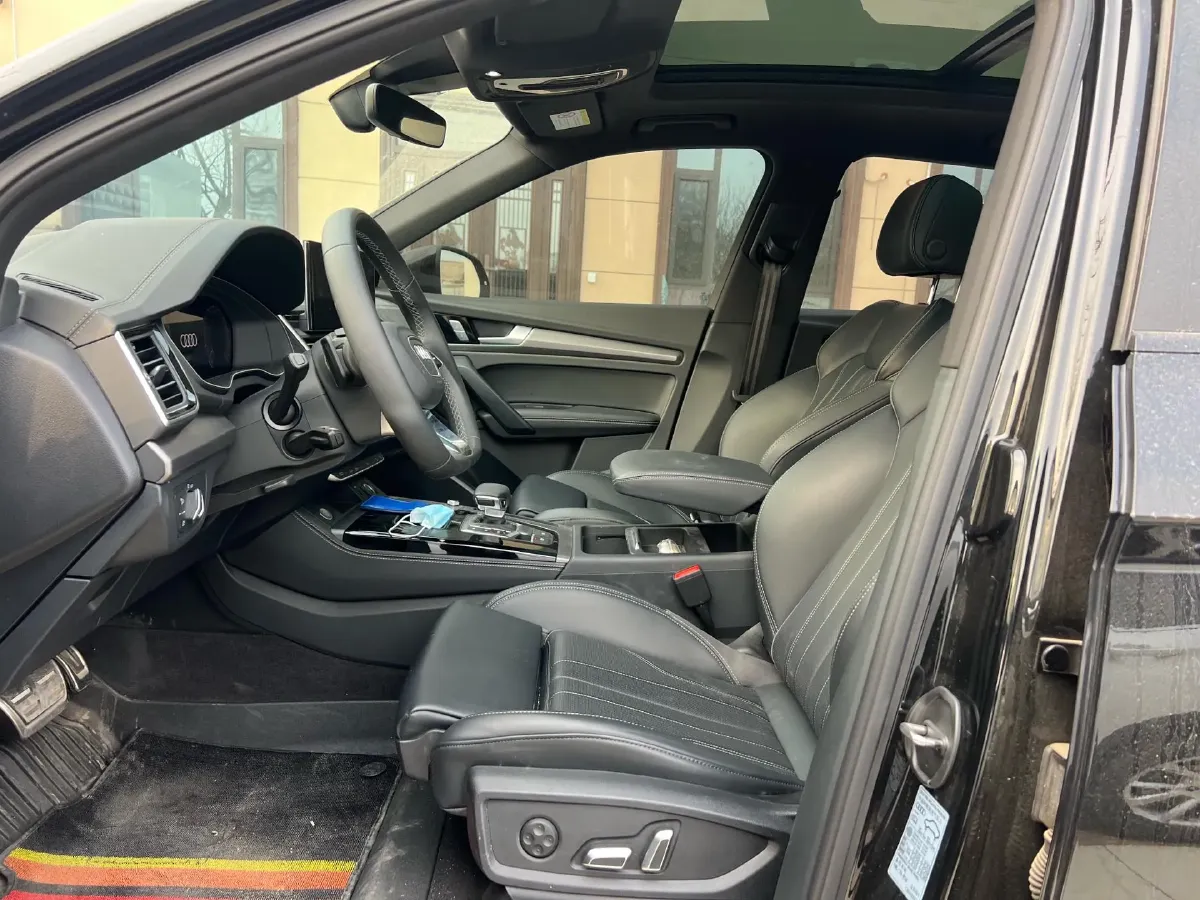 2025 Audi Q5L 2.0T 190HP L4 7DCT,autocango,china used car exporter,china ev exporter,chinese used car exporter,chinese used ev exporter