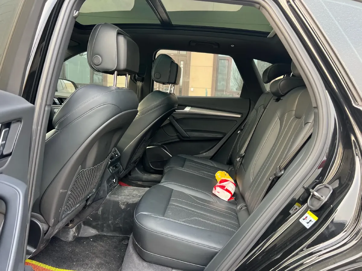 2025 Audi Q5L 2.0T 190HP L4 7DCT,autocango,china used car exporter,china ev exporter,chinese used car exporter,chinese used ev exporter