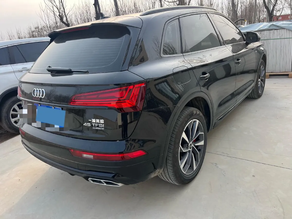 2025 Audi Q5L 2.0T 190HP L4 7DCT,autocango,china used car exporter,china ev exporter,chinese used car exporter,chinese used ev exporter