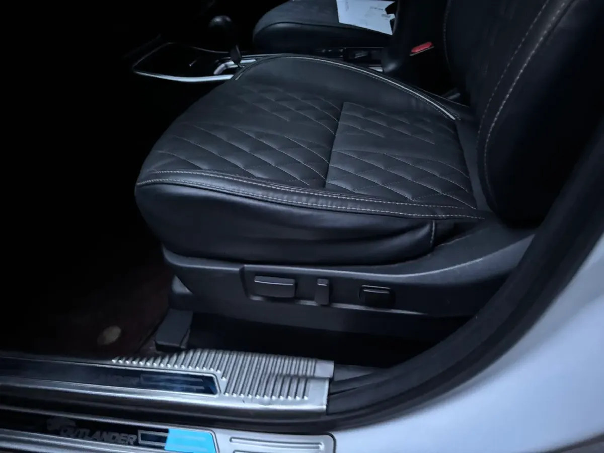 2021 Mitsubishi Outlander 2.0L 166HP L4 CVT,autocango,china used car exporter,china ev exporter,chinese used car exporter,chinese used ev exporter