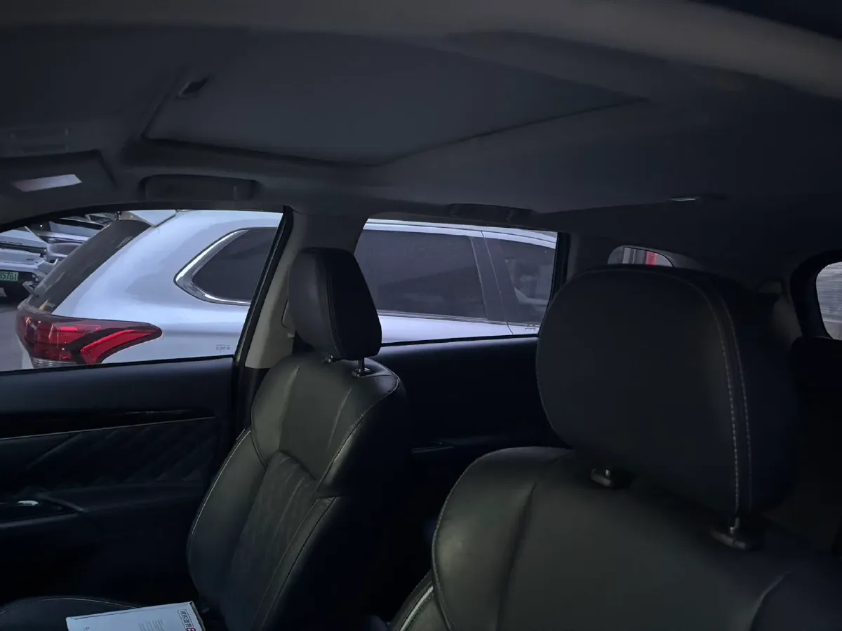 2021 Mitsubishi Outlander 2.0L 166HP L4 CVT,autocango,china used car exporter,china ev exporter,chinese used car exporter,chinese used ev exporter