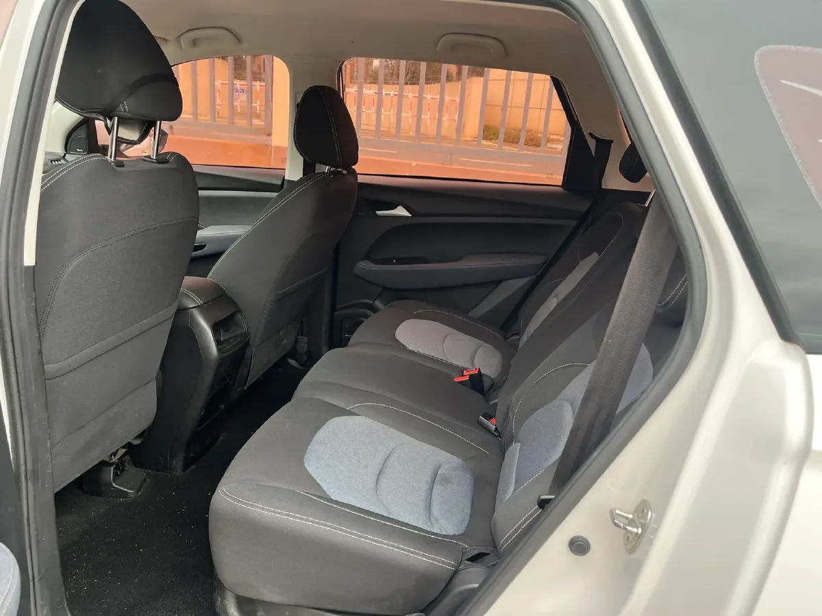 2019 BaoJun 530 1.5T 151HP L4 CVT,autocango,china used car exporter,china ev exporter,chinese used car exporter,chinese used ev exporter