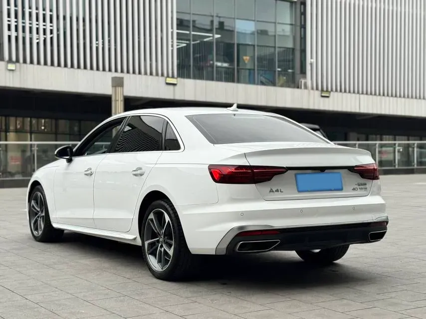 2022 Audi A4L 2.0T 190HP L4 7DCT,autocango,china used car exporter,china ev exporter,chinese used car exporter,chinese used ev exporter