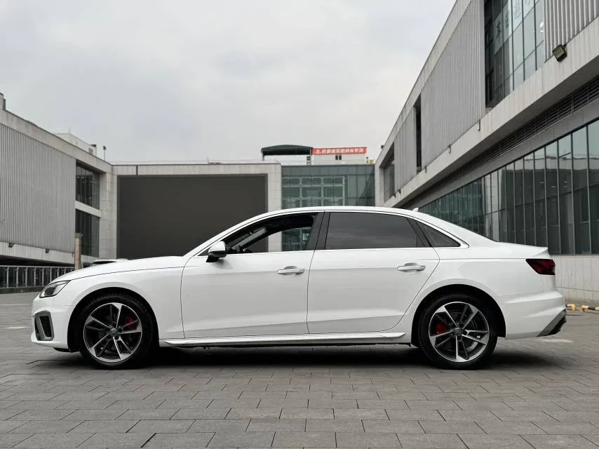 2022 Audi A4L 2.0T 190HP L4 7DCT,autocango,china used car exporter,china ev exporter,chinese used car exporter,chinese used ev exporter