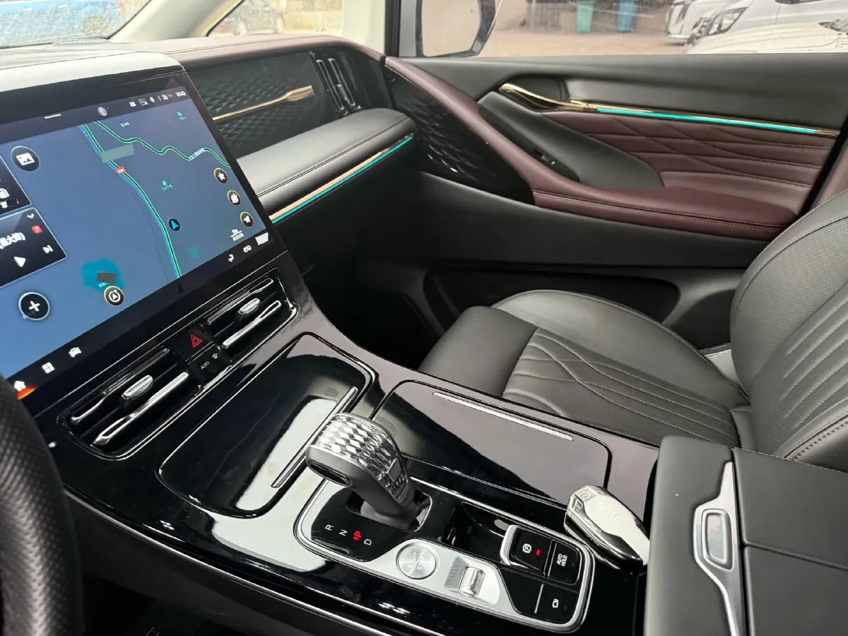 2024 GAC Trumpchi M8 2.0T 252HP L4 8AT,autocango,china used car exporter,china ev exporter,chinese used car exporter,chinese used ev exporter