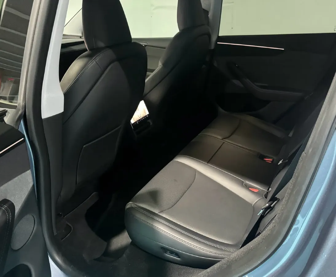 2025 Tesla Model Y BEV 62.5KWH,autocango,china used car exporter,china ev exporter,chinese used car exporter,chinese used ev exporter