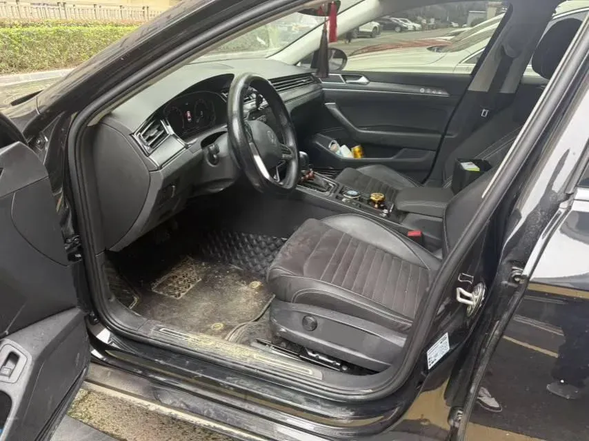 2020 Volkswagen Magotan 2.0T 186HP L4 7DCT,autocango,china used car exporter,china ev exporter,chinese used car exporter,chinese used ev exporter