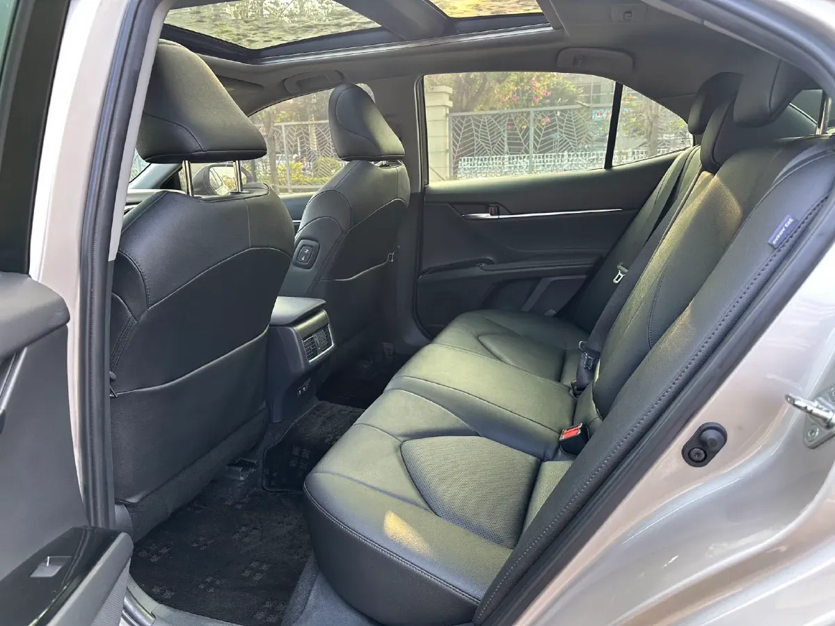 2021 Toyota Camry 2.5L 209HP L4 8AT,autocango,china used car exporter,china ev exporter,chinese used car exporter,chinese used ev exporter