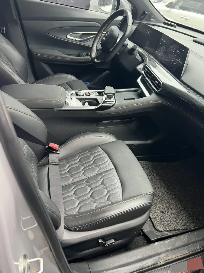 2022 ChangAn UNI-T 1.5T 188HP L4 7DCT,autocango,china used car exporter,china ev exporter,chinese used car exporter,chinese used ev exporter