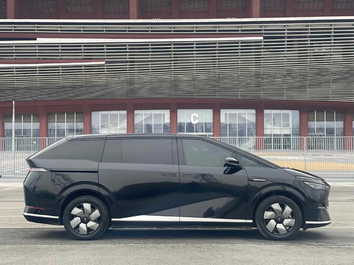 2024 Xpeng X9 BEV 101.5KWH,autocango,china used car exporter,china ev exporter,chinese used car exporter,chinese used ev exporter