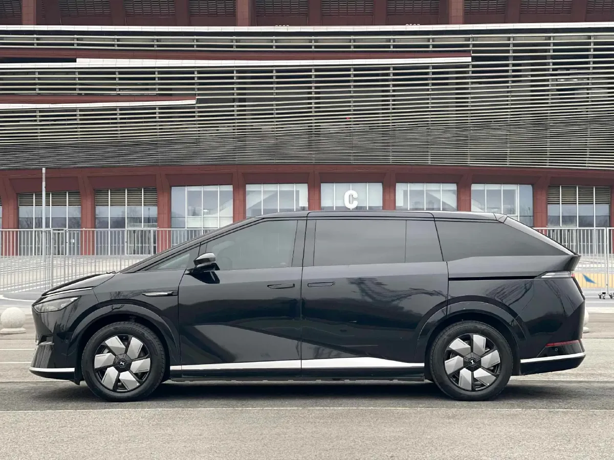 2024 Xpeng X9 BEV 101.5KWH,autocango,china used car exporter,china ev exporter,chinese used car exporter,chinese used ev exporter