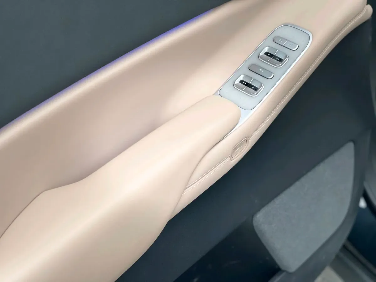 2024 Xpeng X9 BEV 101.5KWH,autocango,china used car exporter,china ev exporter,chinese used car exporter,chinese used ev exporter