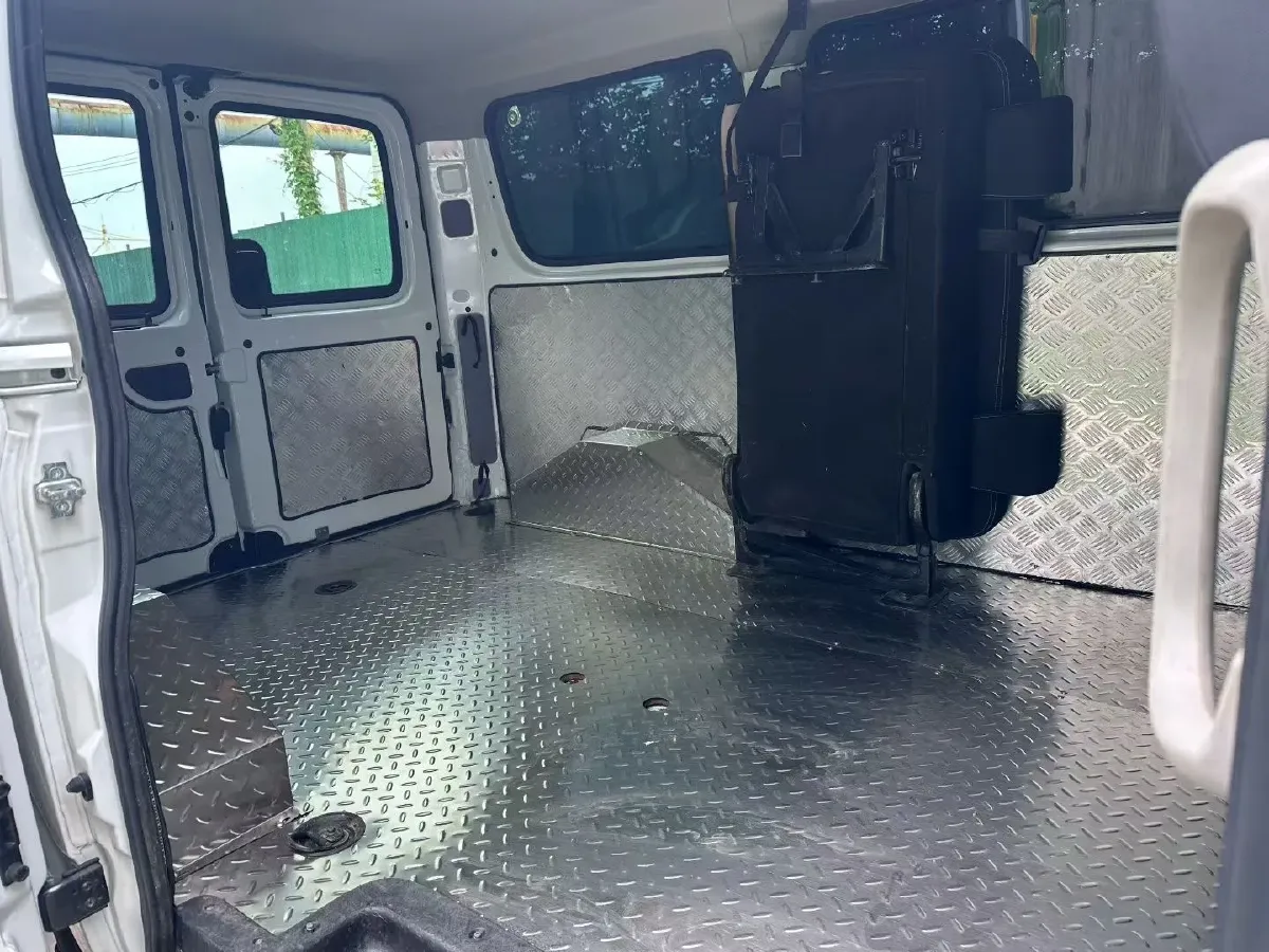 2023 MAXUS XinTu V80 2.0T 127HP L4 6MT,autocango,china used car exporter,china ev exporter,chinese used car exporter,chinese used ev exporter