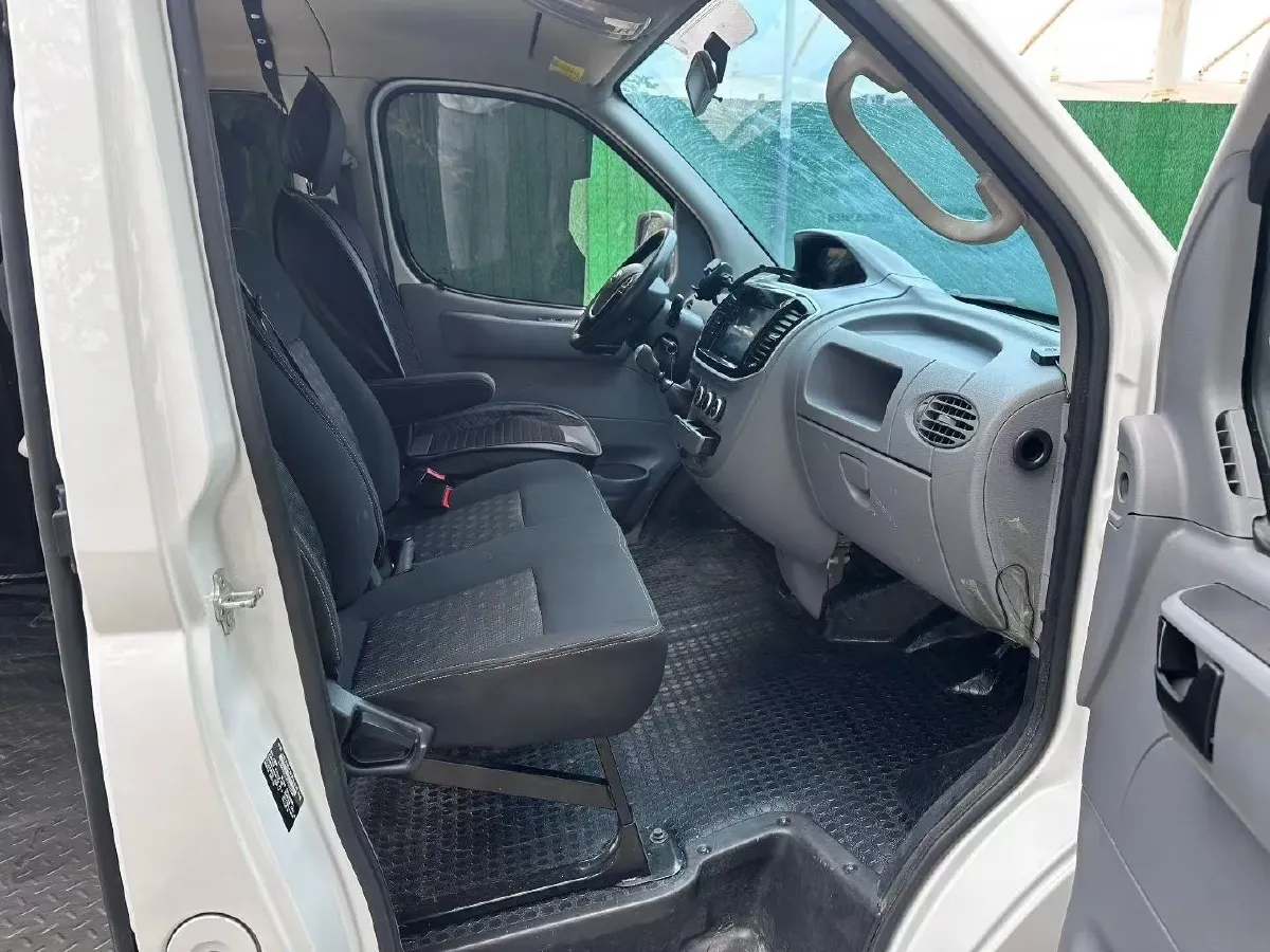 2023 MAXUS XinTu V80 2.0T 127HP L4 6MT,autocango,china used car exporter,china ev exporter,chinese used car exporter,chinese used ev exporter