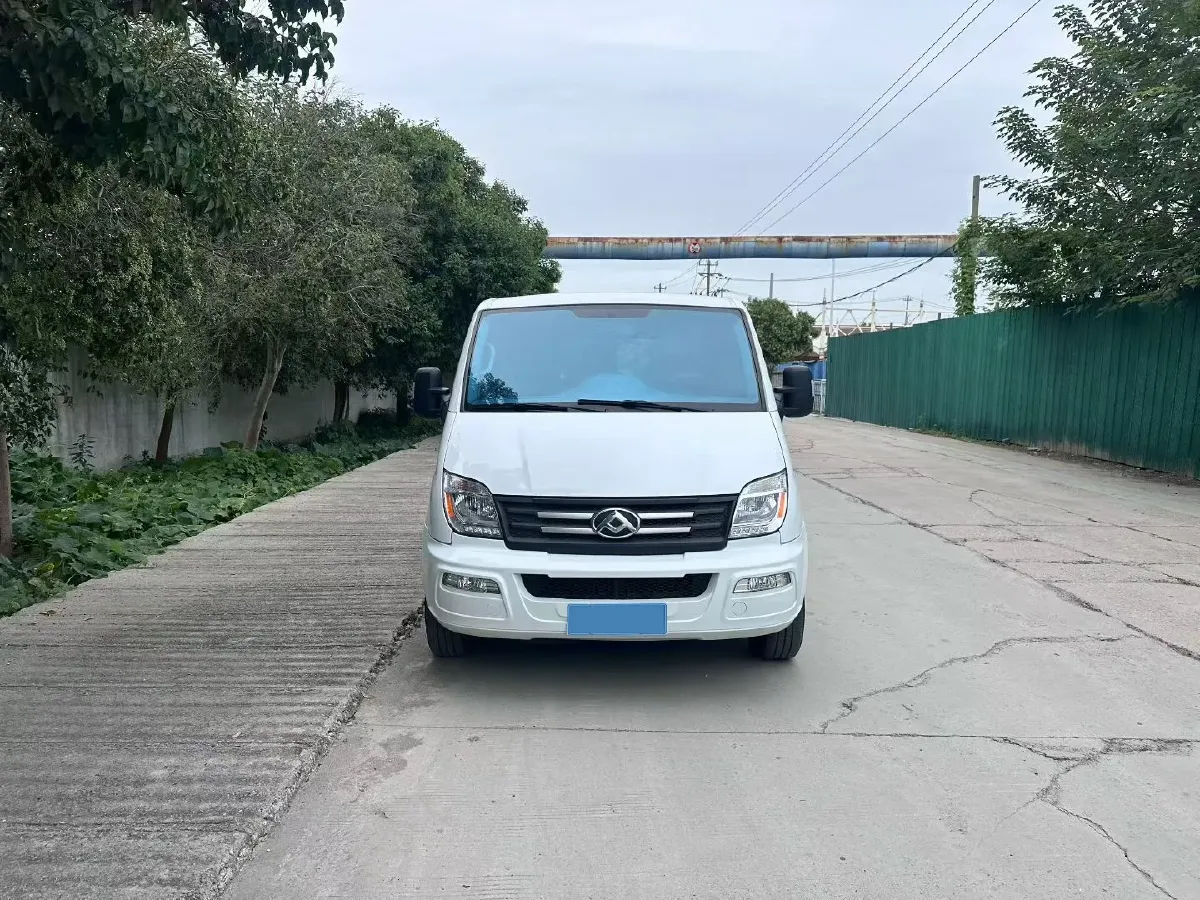 2023 MAXUS XinTu V80 2.0T 127HP L4 6MT,autocango,china used car exporter,china ev exporter,chinese used car exporter,chinese used ev exporter