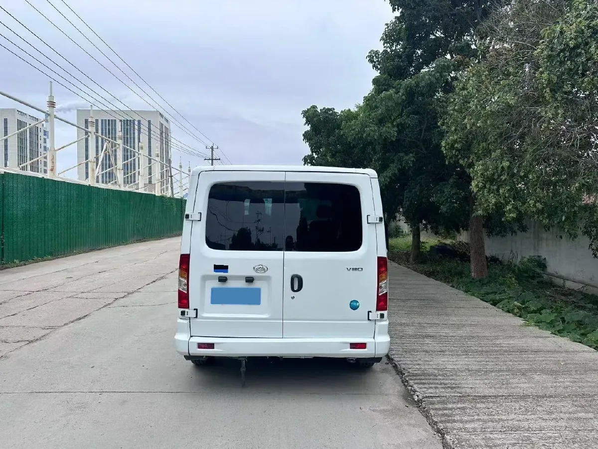 2023 MAXUS XinTu V80 2.0T 127HP L4 6MT,autocango,china used car exporter,china ev exporter,chinese used car exporter,chinese used ev exporter