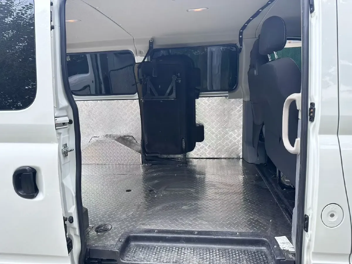 2023 MAXUS XinTu V80 2.0T 127HP L4 6MT,autocango,china used car exporter,china ev exporter,chinese used car exporter,chinese used ev exporter