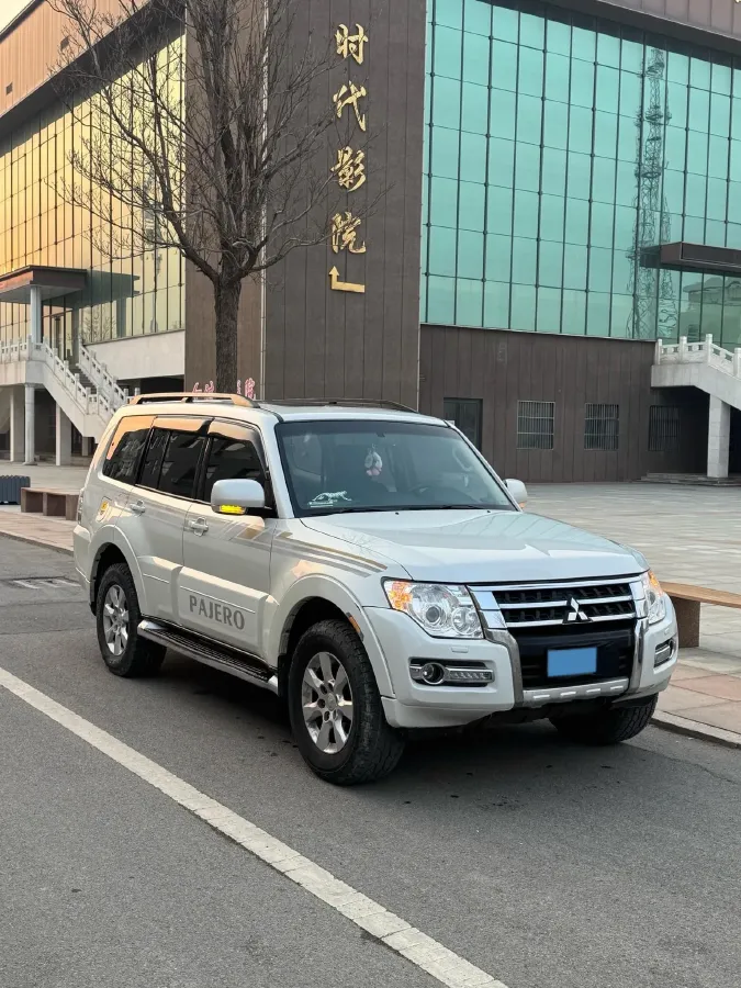 2016 Mitsubishi Pajero 3.0L 174HP V6 5AT,autocango,china used car exporter,china ev exporter,chinese used car exporter,chinese used ev exporter