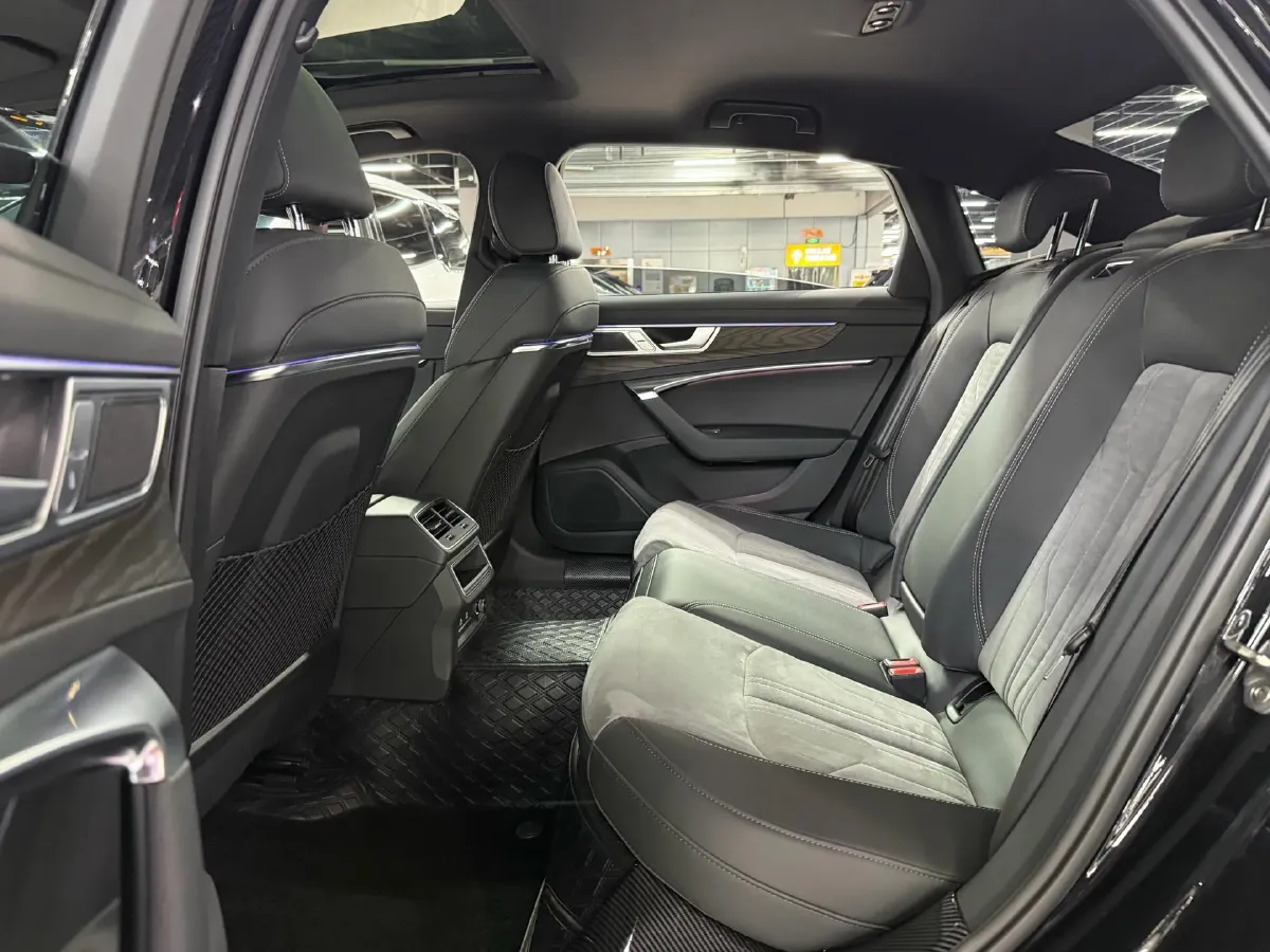 2023 Audi A6L 2.0T 190HP L4 7DCT,autocango,china used car exporter,china ev exporter,chinese used car exporter,chinese used ev exporter