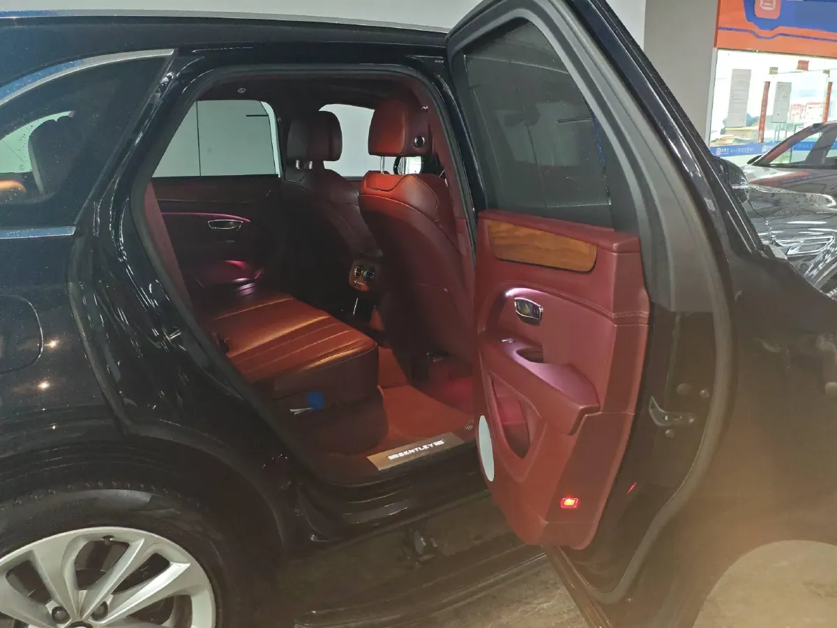 2021 Bentley Bentayga 4.0T 550HP V8 8AT,autocango,china used car exporter,china ev exporter,chinese used car exporter,chinese used ev exporter