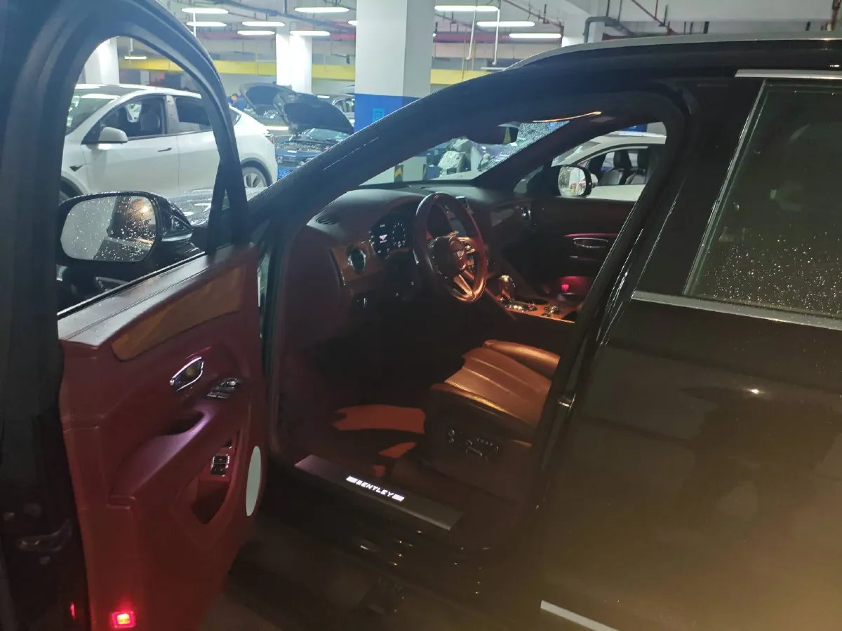2021 Bentley Bentayga 4.0T 550HP V8 8AT,autocango,china used car exporter,china ev exporter,chinese used car exporter,chinese used ev exporter