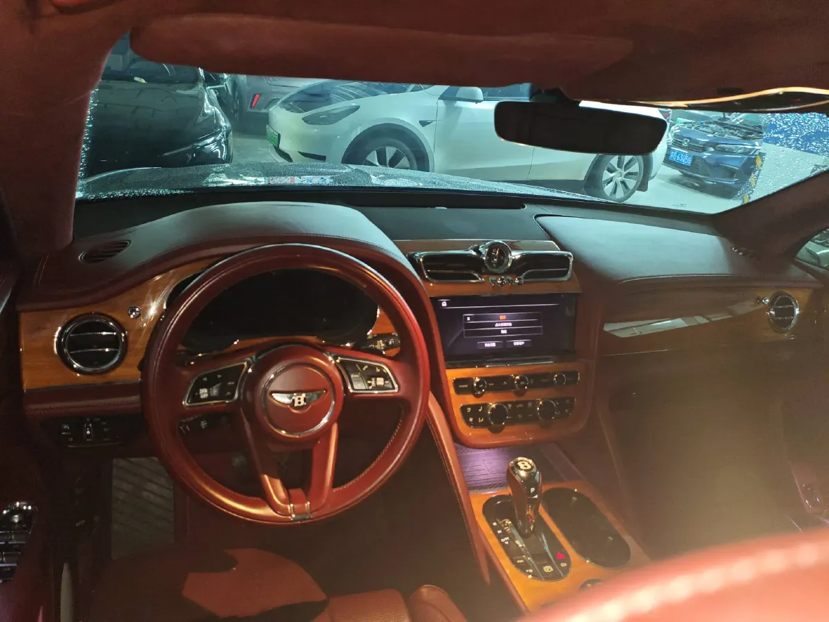 2021 Bentley Bentayga 4.0T 550HP V8 8AT,autocango,china used car exporter,china ev exporter,chinese used car exporter,chinese used ev exporter