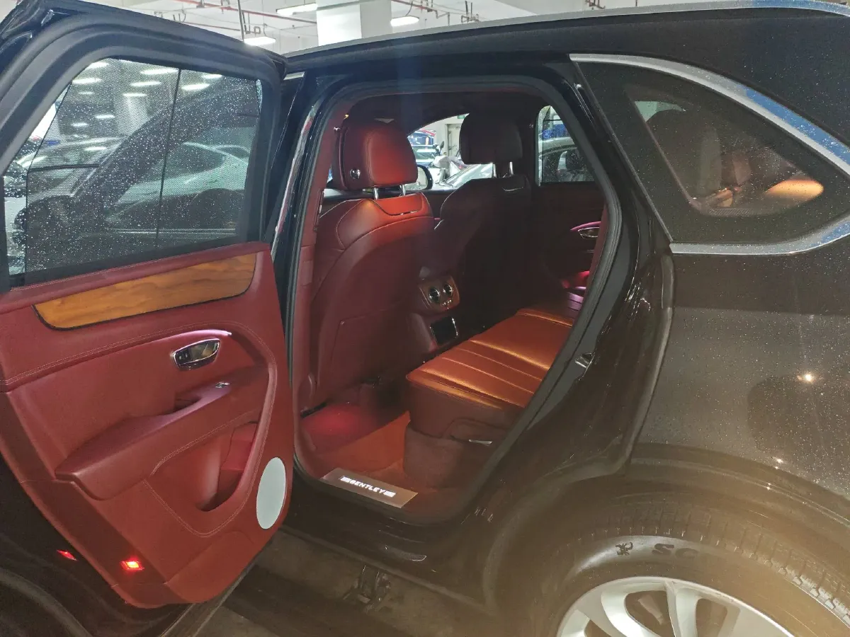 2021 Bentley Bentayga 4.0T 550HP V8 8AT,autocango,china used car exporter,china ev exporter,chinese used car exporter,chinese used ev exporter