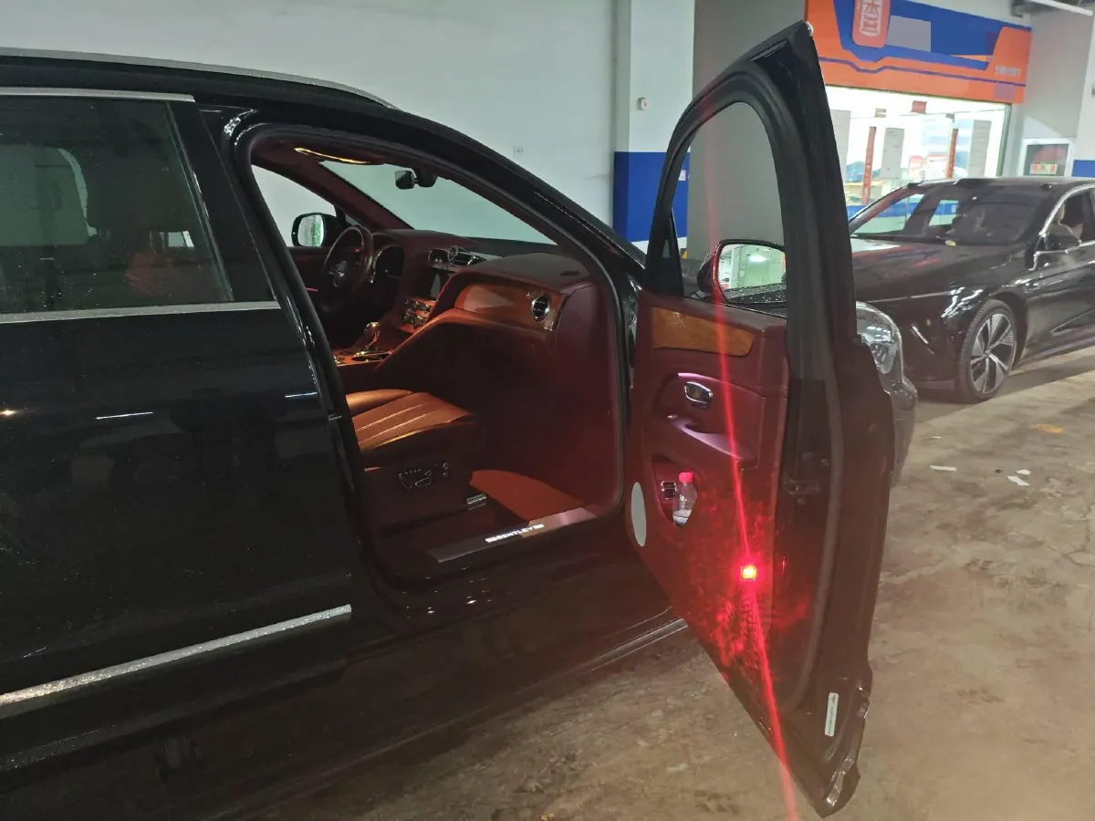 2021 Bentley Bentayga 4.0T 550HP V8 8AT,autocango,china used car exporter,china ev exporter,chinese used car exporter,chinese used ev exporter